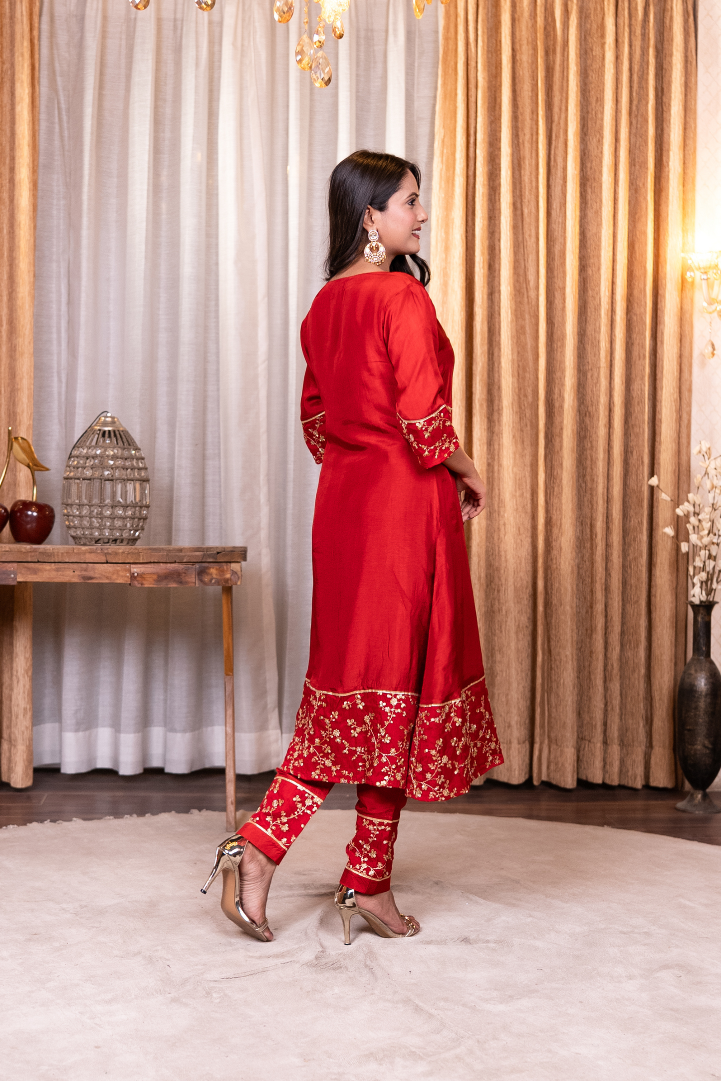 A line embroiderd kurta with pant and dupatta