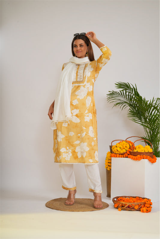 Women Gotta Patti Pure Cotton Kurta with Trousers & Dupatta