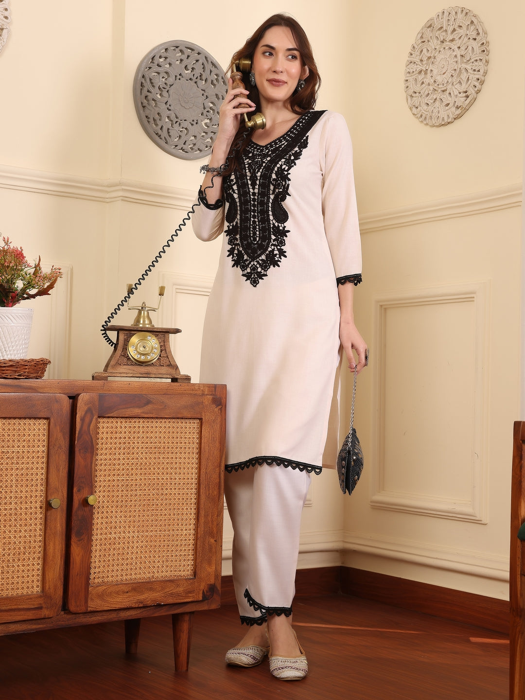 Ethnic Motifs Yoke Design V-Neck Thread Work Pure Cotton Straight Kurta & Trousers