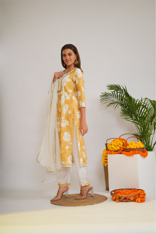 Women Gotta Patti Pure Cotton Kurta with Trousers & Dupatta