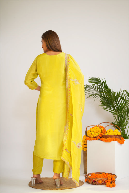 Women Ethnic Motifs Embroidered Kurta With Trousers & Dupatta Kurta Sets