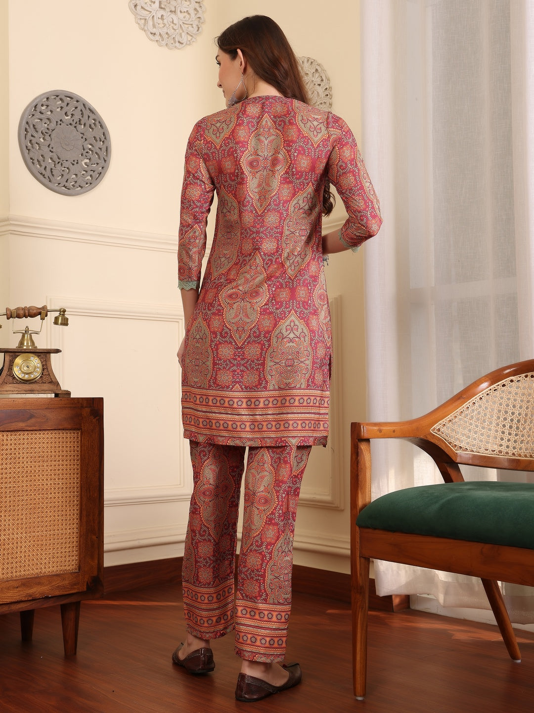 Women Floral Dyed Regular Kurta with Trousers