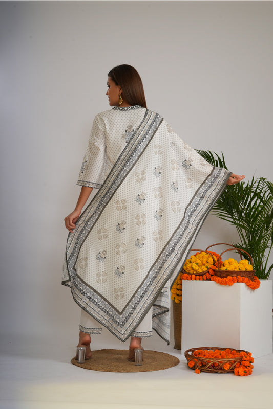 Women Printed Beads and Stones Pure Cotton Kurta with Trousers & Dupatta