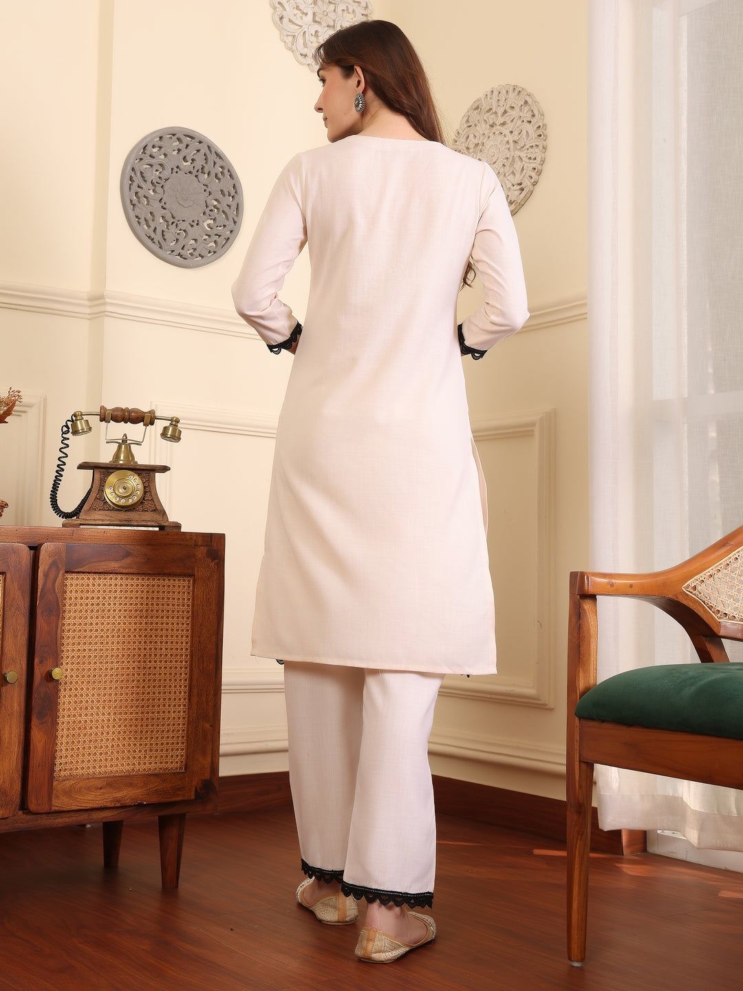 Ethnic Motifs Yoke Design V-Neck Thread Work Pure Cotton Straight Kurta & Trousers