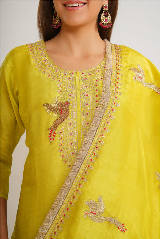 Women Ethnic Motifs Embroidered Kurta With Trousers & Dupatta Kurta Sets