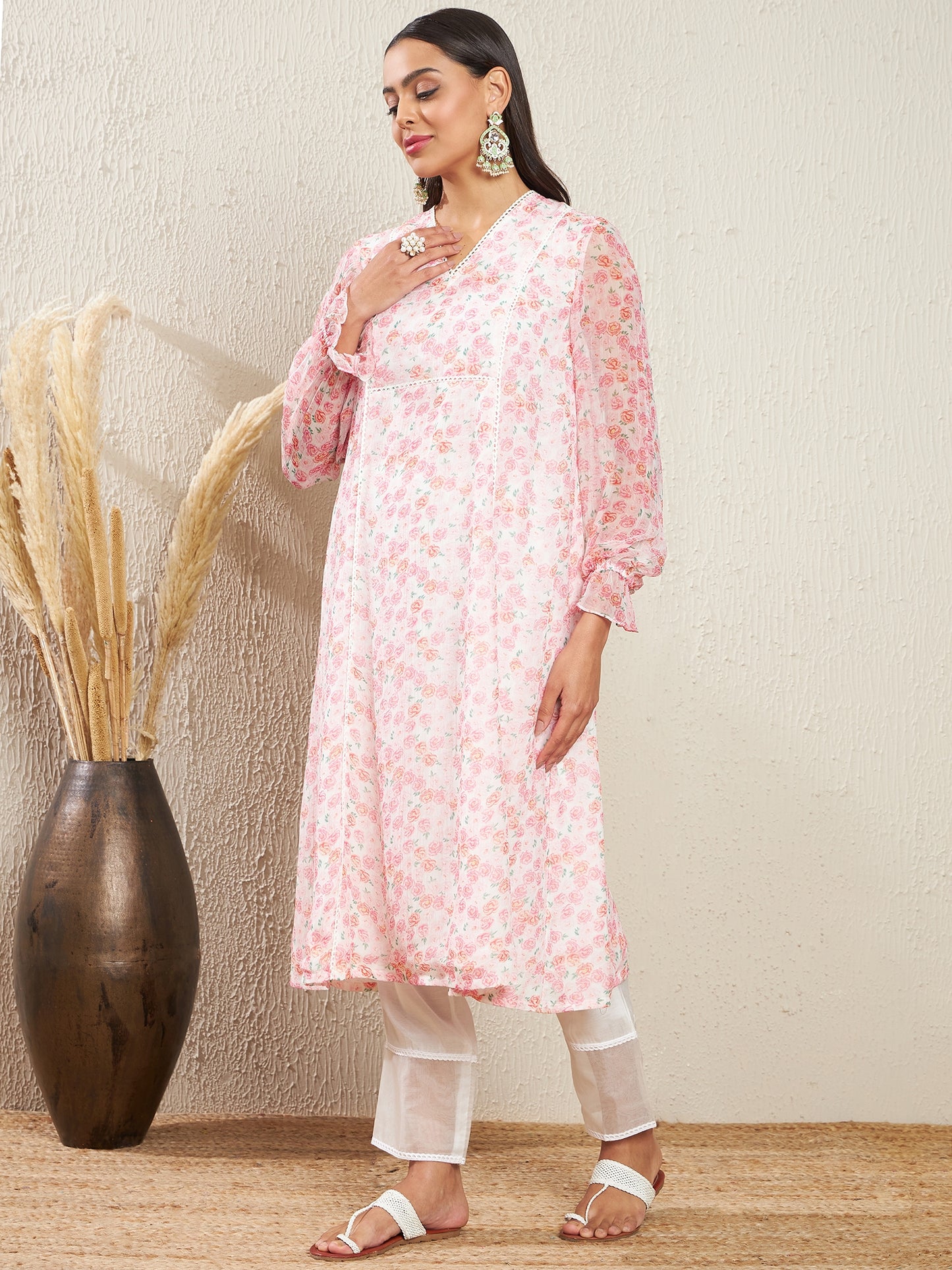 Women Floral Printed Panelled Kurta with Trousers
