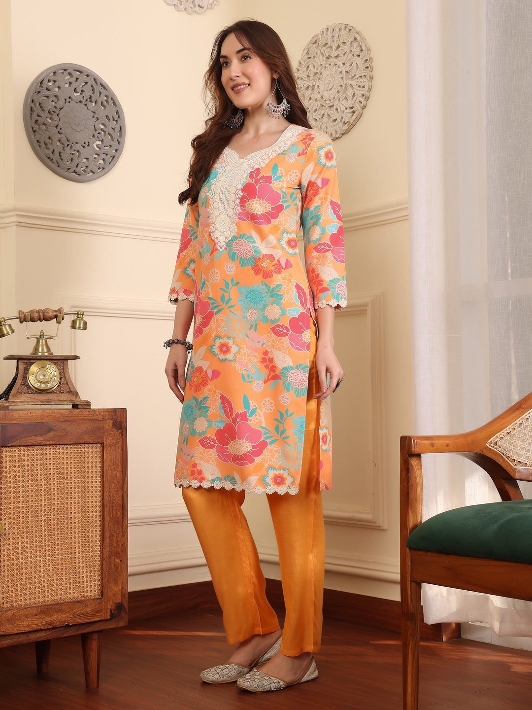 Women Floral Printed Regular Patchwork Pure Cotton Kurta with Trousers