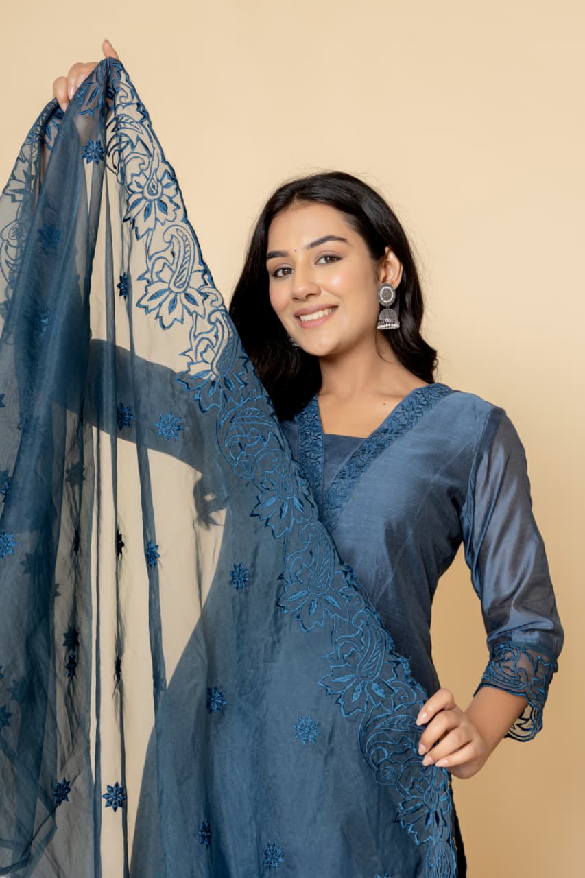 Women Floral Embroidered Kurta with Trousers & Dupatta