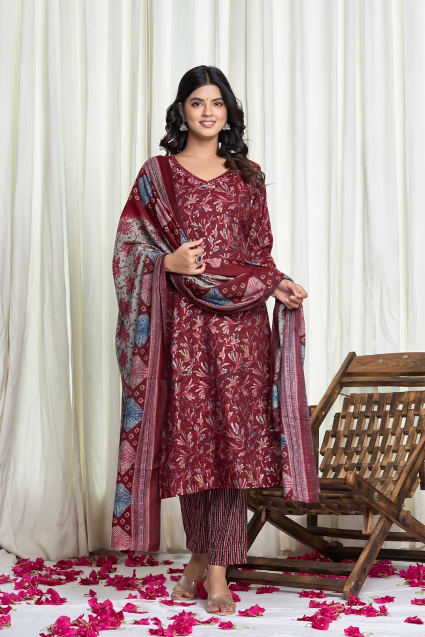 Women Floral Printed V Neck Pure Cotton Kurta with Trousers & Dupatta