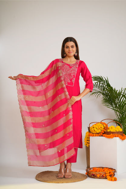Floral Embroidered Thread Work Straight Kurta With Trousers & Dupatta