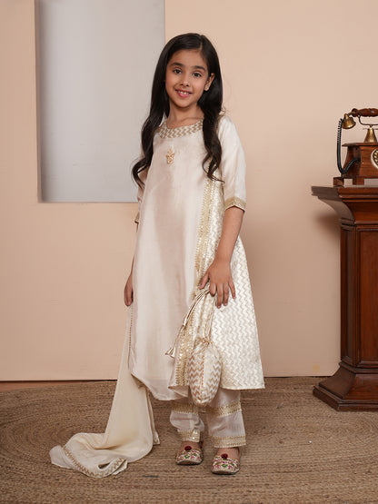 Girls Solid Embroidered Kurta with Pyjama & Dupatta