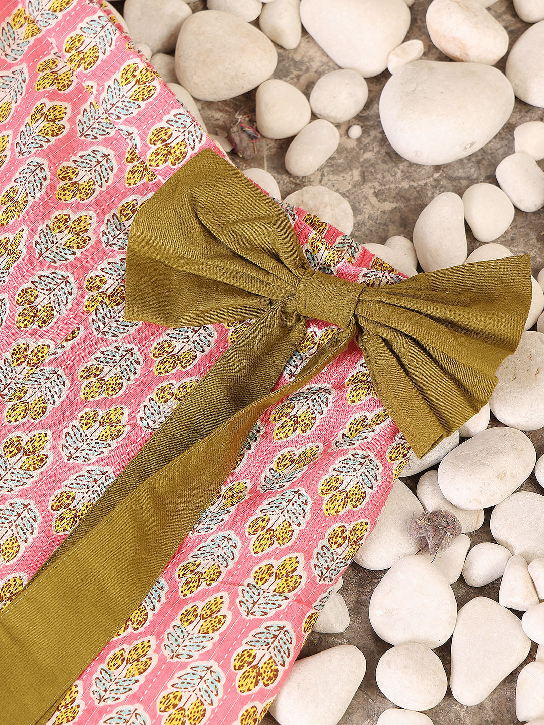 Girls Printed V-Neck Top And Trousers