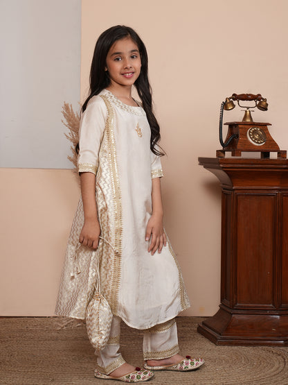 Girls Solid Embroidered Kurta with Pyjama & Dupatta