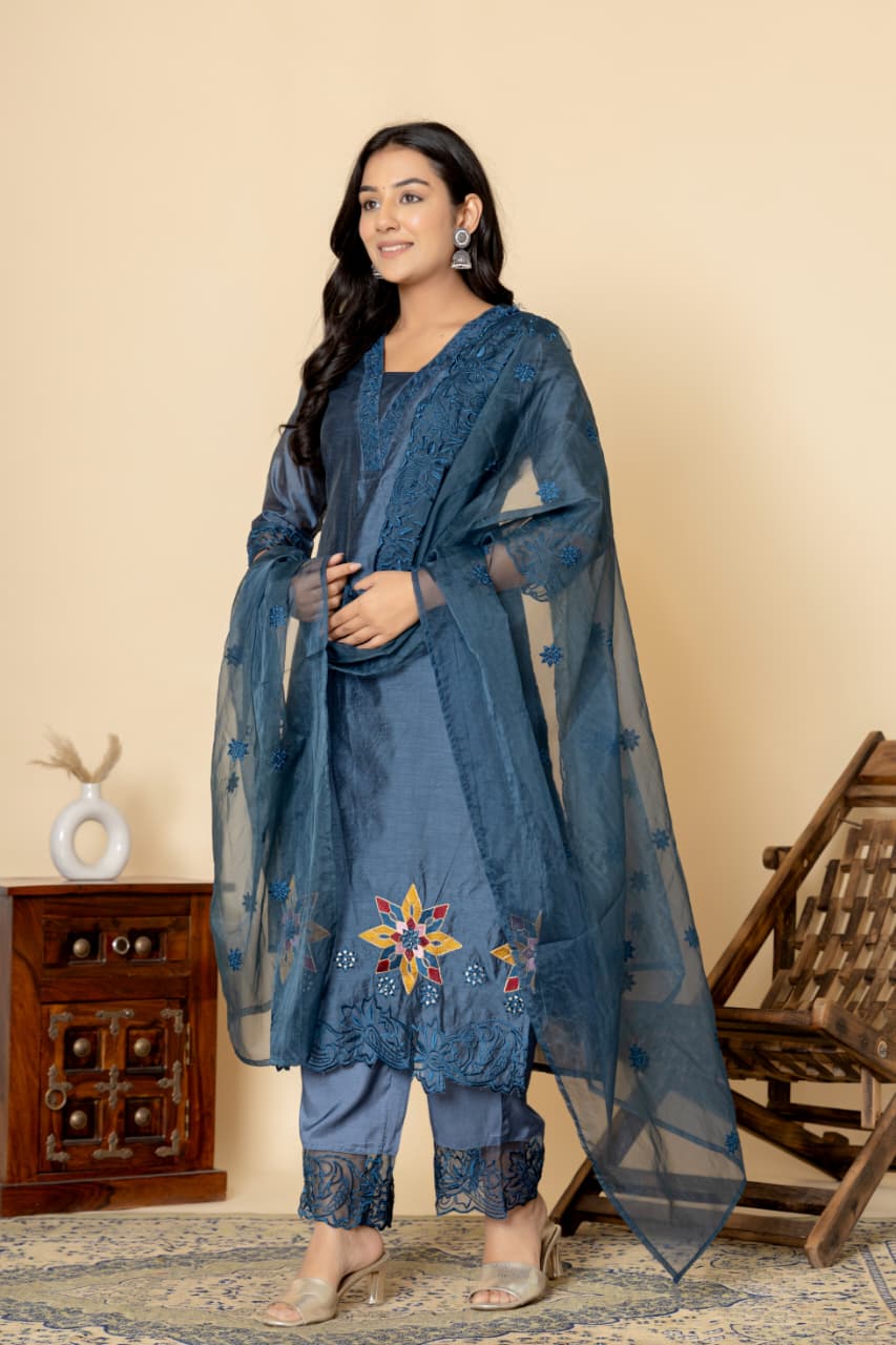 Women Floral Embroidered Kurta with Trousers & Dupatta