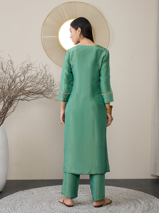 Women Front Slit Straight Kurta Paired with Pant