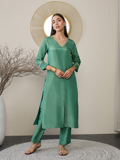 Women Front Slit Straight Kurta Paired with Pant