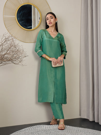 Women Front Slit Straight Kurta Paired with Pant