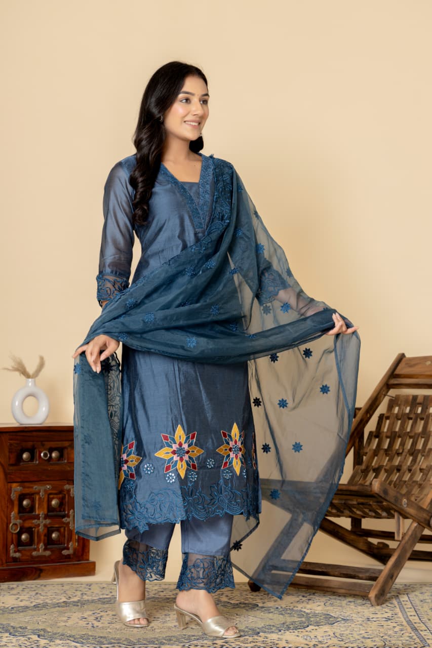 Women Floral Embroidered Kurta with Trousers & Dupatta
