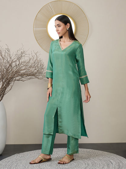 Women Front Slit Straight Kurta Paired with Pant